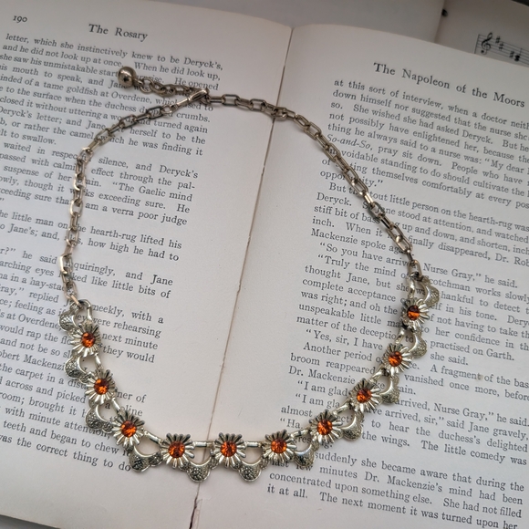Coro Silver and Amber Floral Necklace - Picture 10 of 10